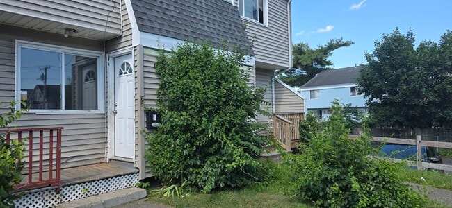 Building Photo - 66 Sherman St