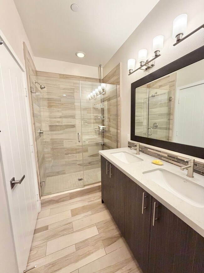 Building Photo - Furnished 3-BR/3-BA Townhouse w/ Giant Roof deck, 2-Car Garage, EV Hookup