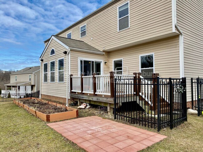 Building Photo - 449 Beech Dr