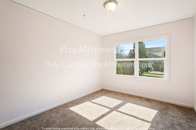 Building Photo - Delightful Two Bedroom Duplex In SE Portland - Fenced Yard!