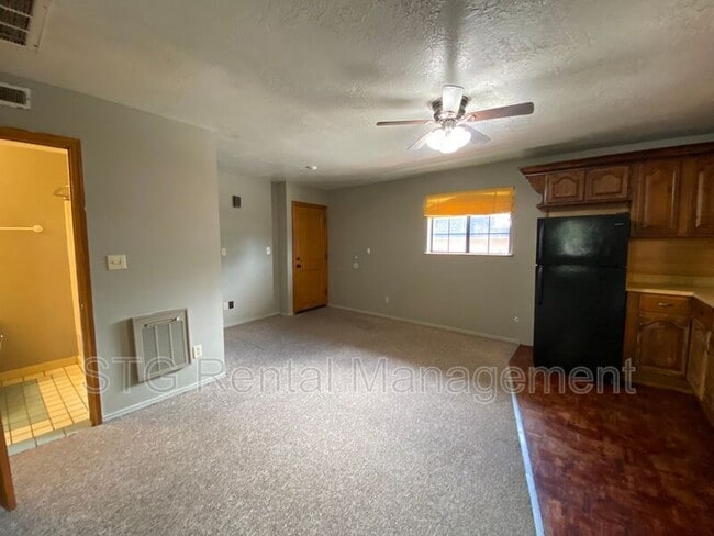 Building Photo - 145 E 500 S