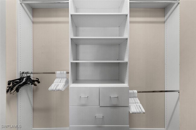 Building Photo - 2864 Tiburon Blvd E