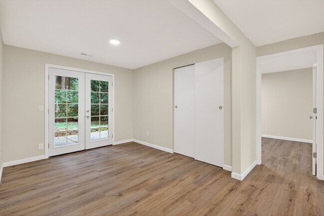 Building Photo - Updated 4BD Lake Oswego Home - Prime Location