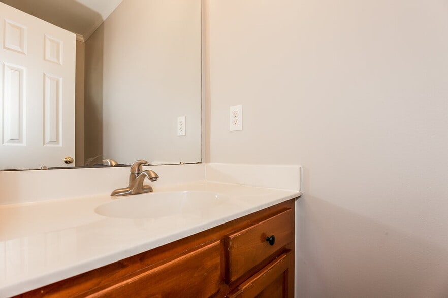 Building Photo - 4801 Bay Pines Ct