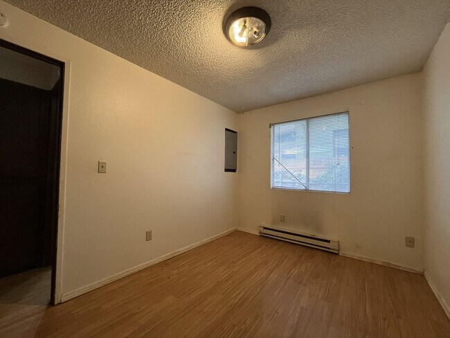 Building Photo - CCO867