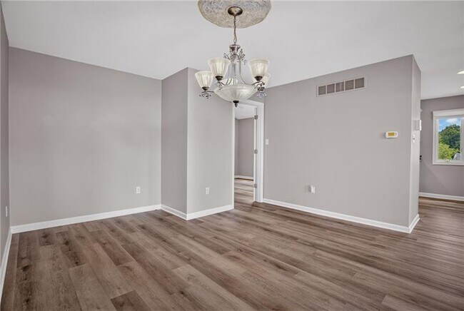 Building Photo - 9704 Sundance Dr