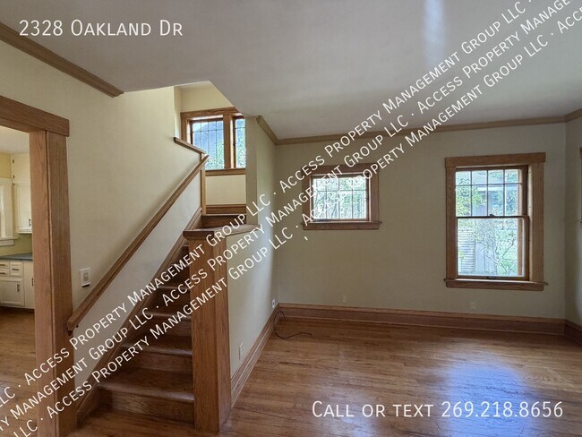 Building Photo - 2328 Oakland Dr