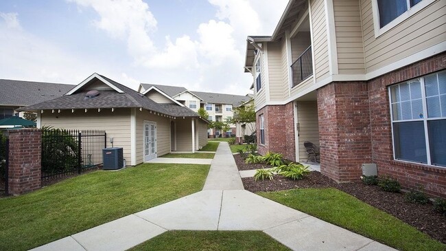 Building Photo - 6444 Jones Creek Rd