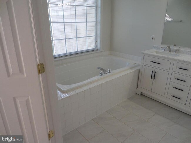 Building Photo - 45788 Smoketree Terrace