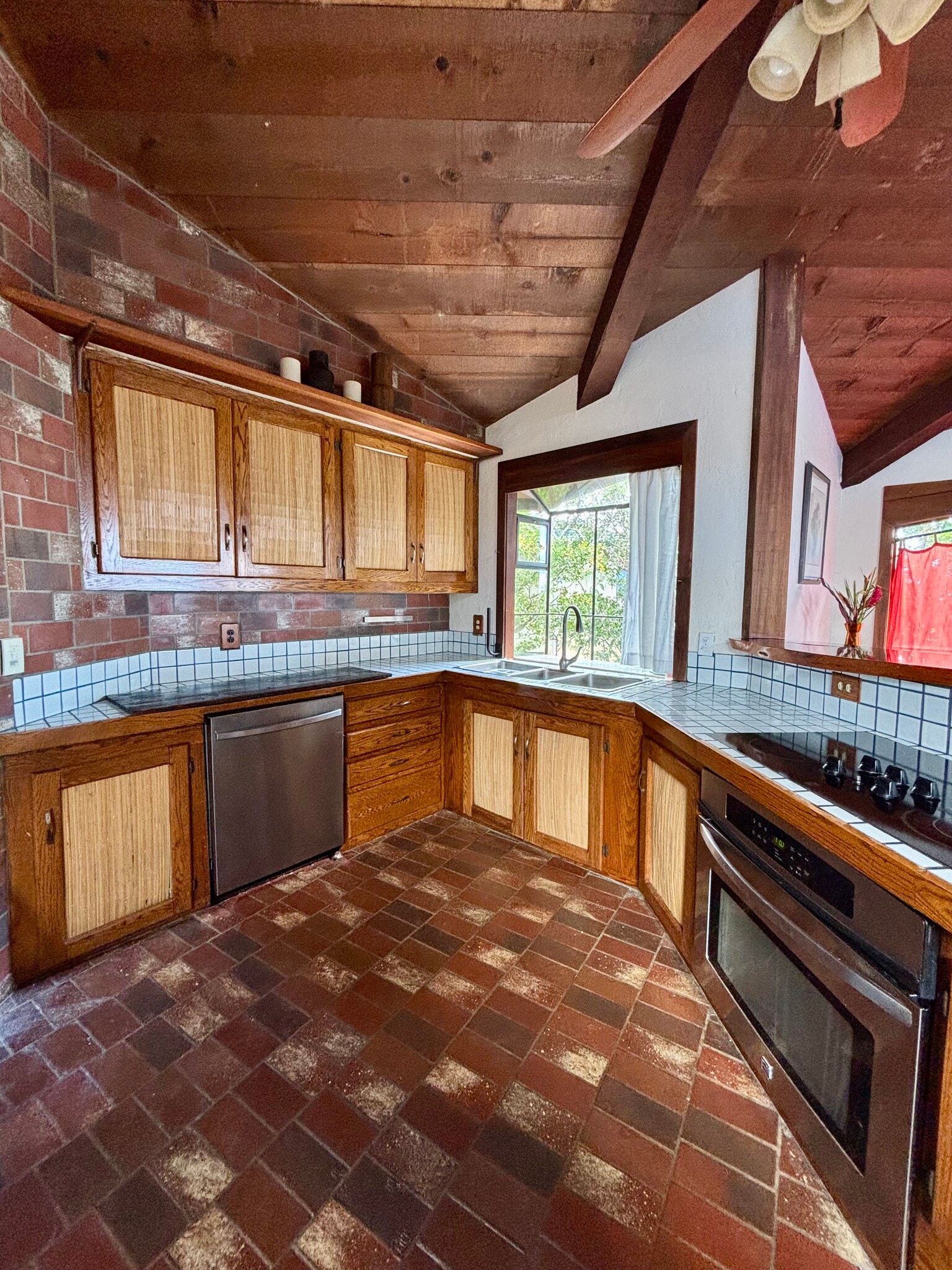 Building Photo - 3928 Ulu Alii St