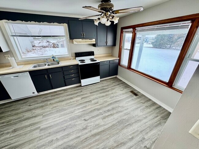 Building Photo - 30556 Lanan Rd