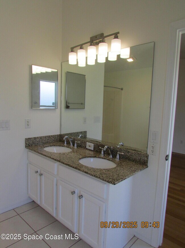 Building Photo - 2070 Tiburon Ln