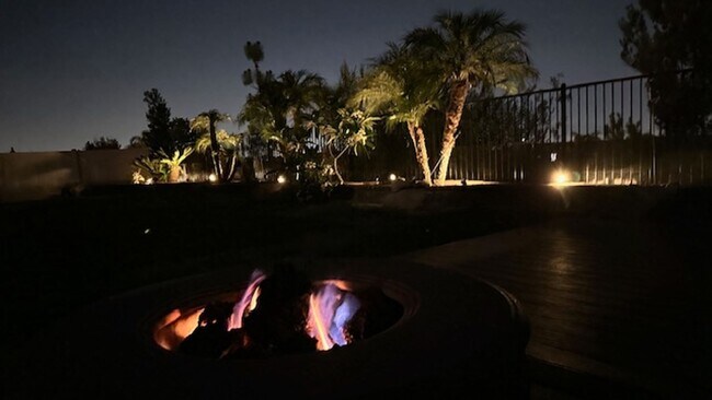 Building Photo - Luxurious 4-Bedroom View Home in Desirable...