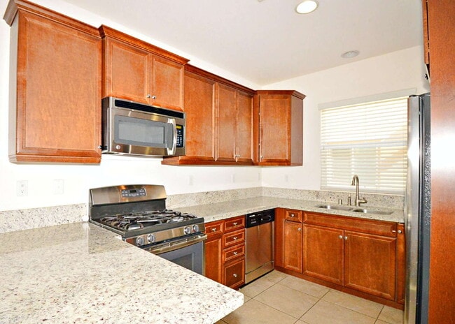 Building Photo - ** MOVE IN BONUS of $500.00 ** (If an agreement is signed by March 31st 2026) "Charming 3 Bed, 2....