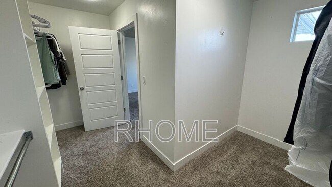Building Photo - 8044 N Clydesdale Dr