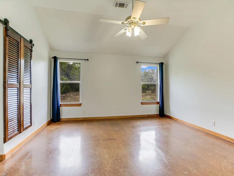 Building Photo - 1010 Foothills Dr