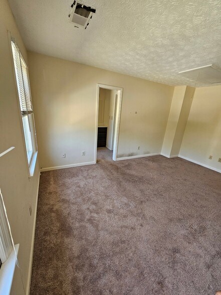 Building Photo - 1007 Oaks Pkwy SE