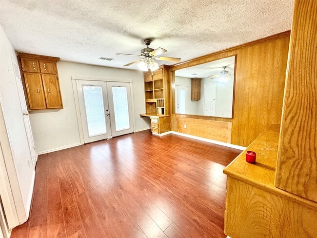 Building Photo - 5813 Lucy Ln