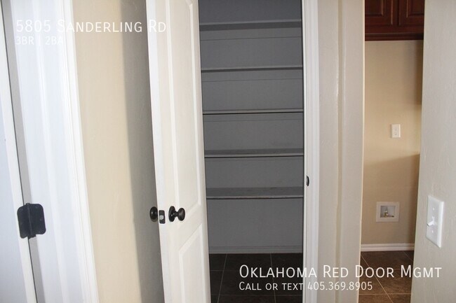 Building Photo - 5805 Sanderling Rd