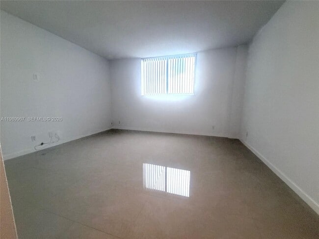 Building Photo - 4001 S Ocean Dr