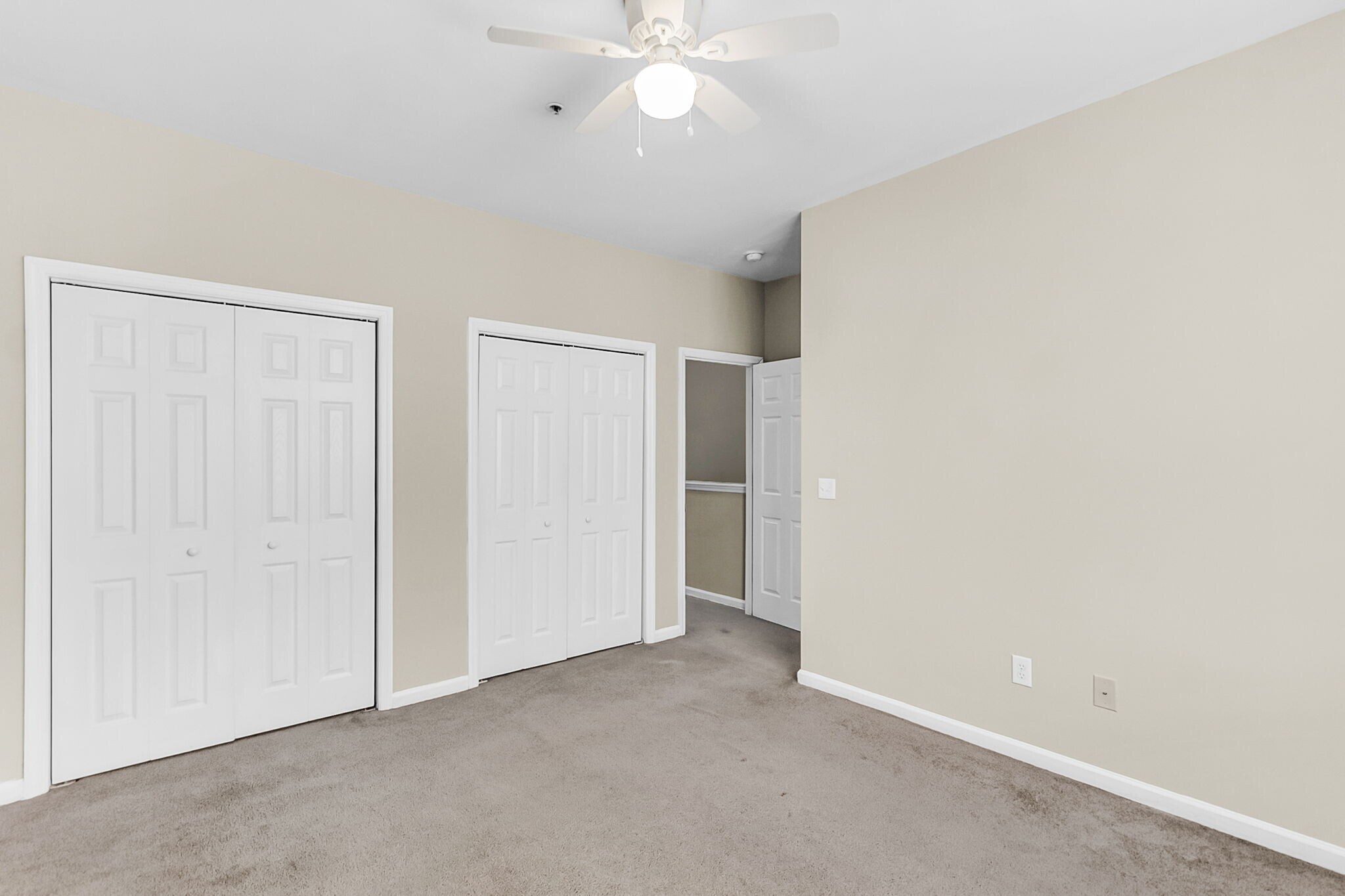 Building Photo - 4668 Palm View Cir