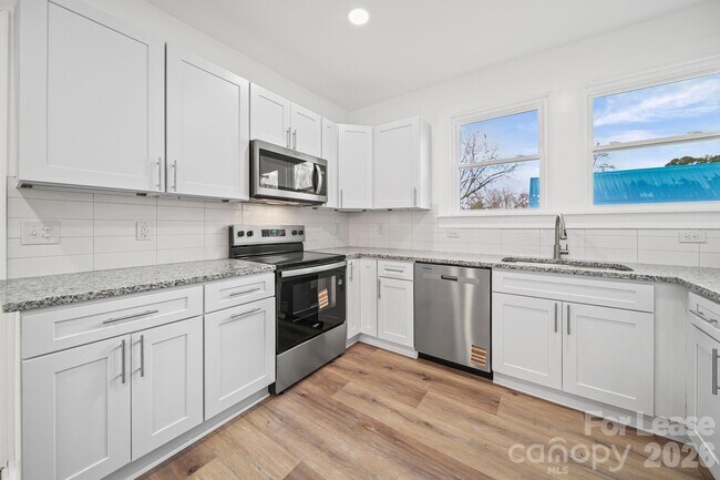 Building Photo - 1703 Lowder St