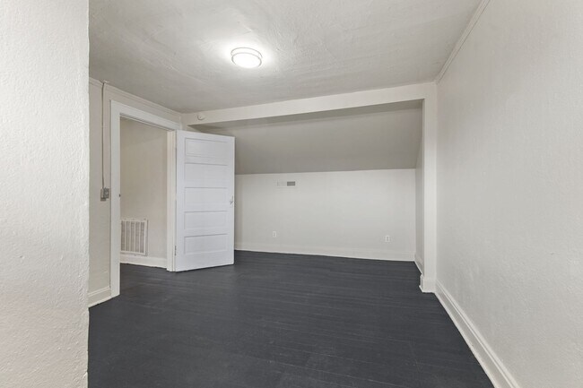 Building Photo - 5703 E Washington St