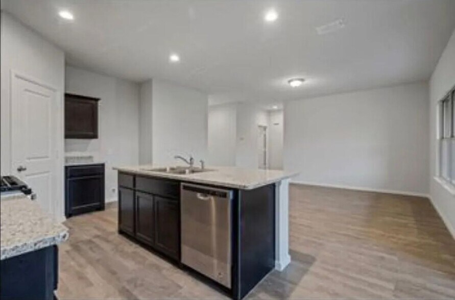 Building Photo - 321 Youngblood Ln