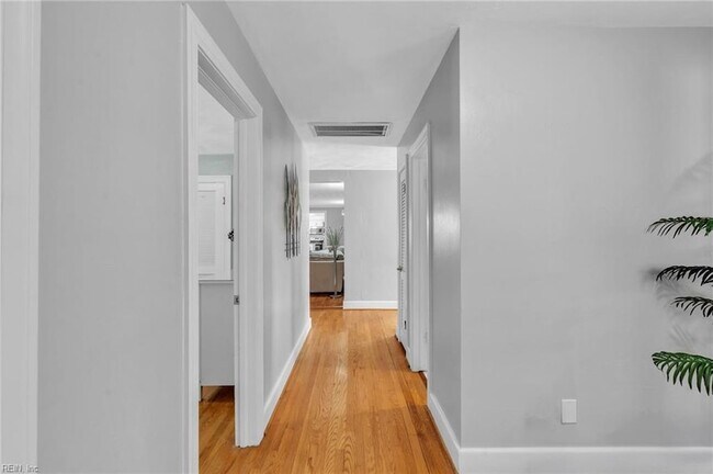Building Photo - 5800 Barberry Ln