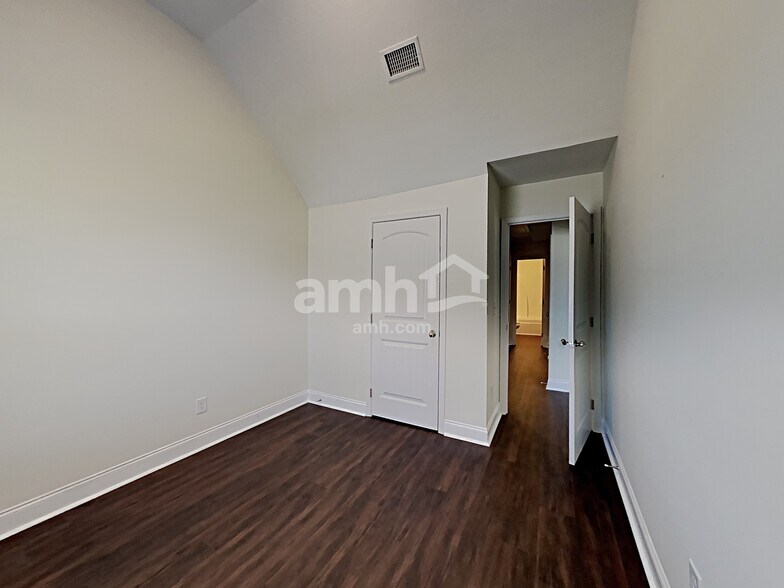 Building Photo - 2312 Pathfinder Dr