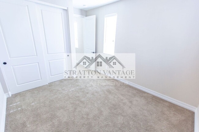 Building Photo - 2883 E Ebony Dr