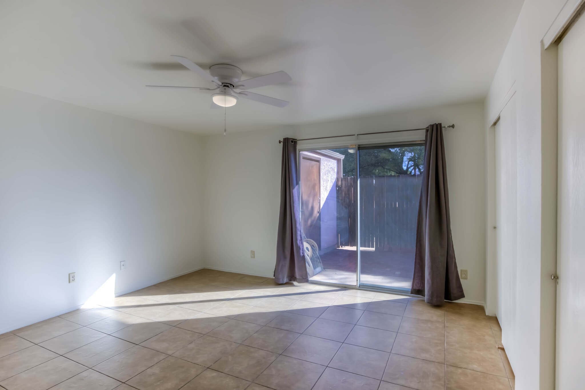 Primary Bedroom - 982 S Pantano Rd