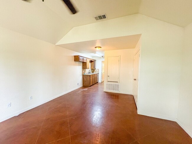 Building Photo - 810 E Avenue C