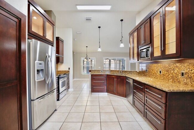 Building Photo - Beautiful 4/2 Pool Home with a Covered Pat...