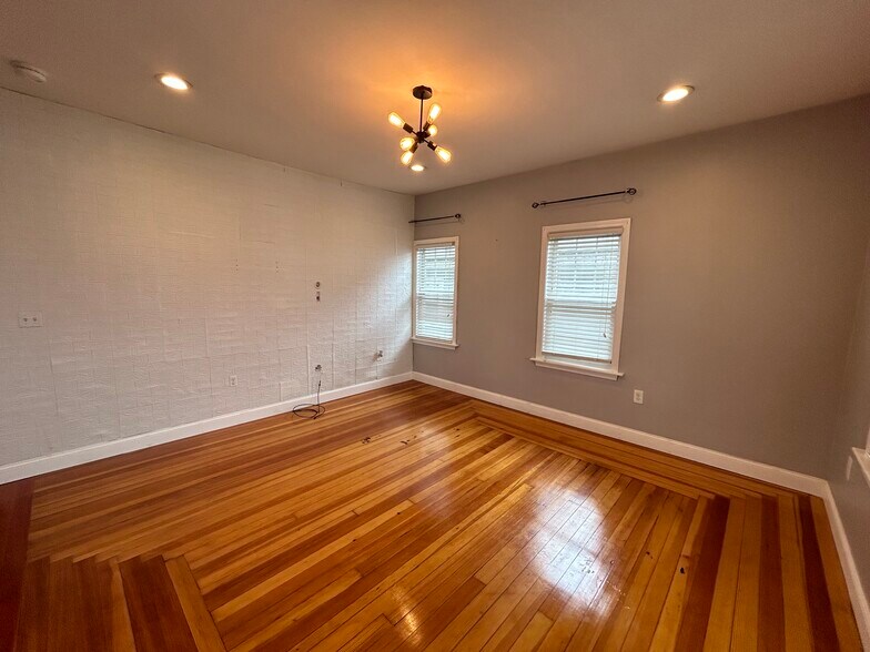 Building Photo - 193 Mount Hope Ave