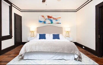 Building Photo - Midtown Duplex