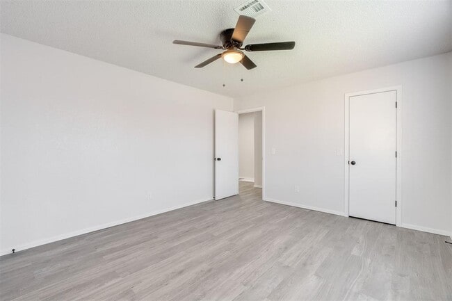 Building Photo - 11715 N Francis Ave