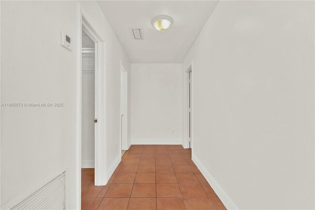 Building Photo - 15831 Palmetto Club Dr