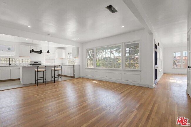 Building Photo - 4411 Victoria Park Dr