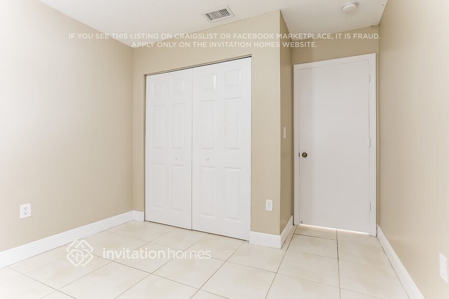 Building Photo - 16201 SW 141st Ave