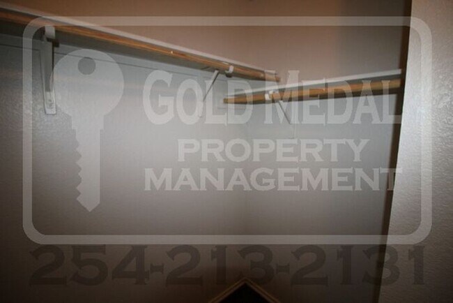 Building Photo - Willamette Wins – Where Convenience Meets Everyday Living!