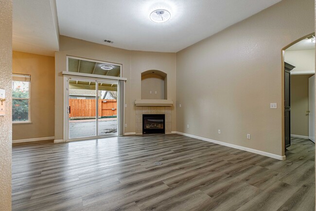 Building Photo - 4 bedroom home for RENT in Turlock only mi...