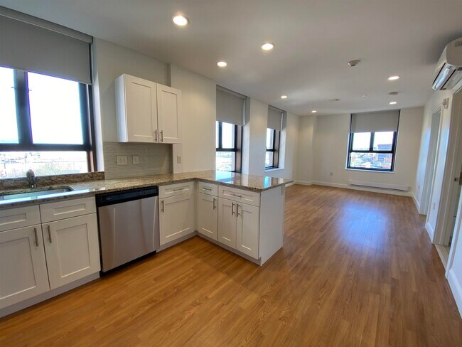 Building Photo - 875 Elm St