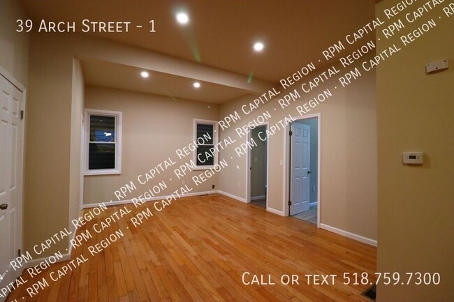 Building Photo - 39 Arch St