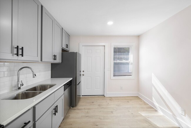 Building Photo - 512 E Branch St