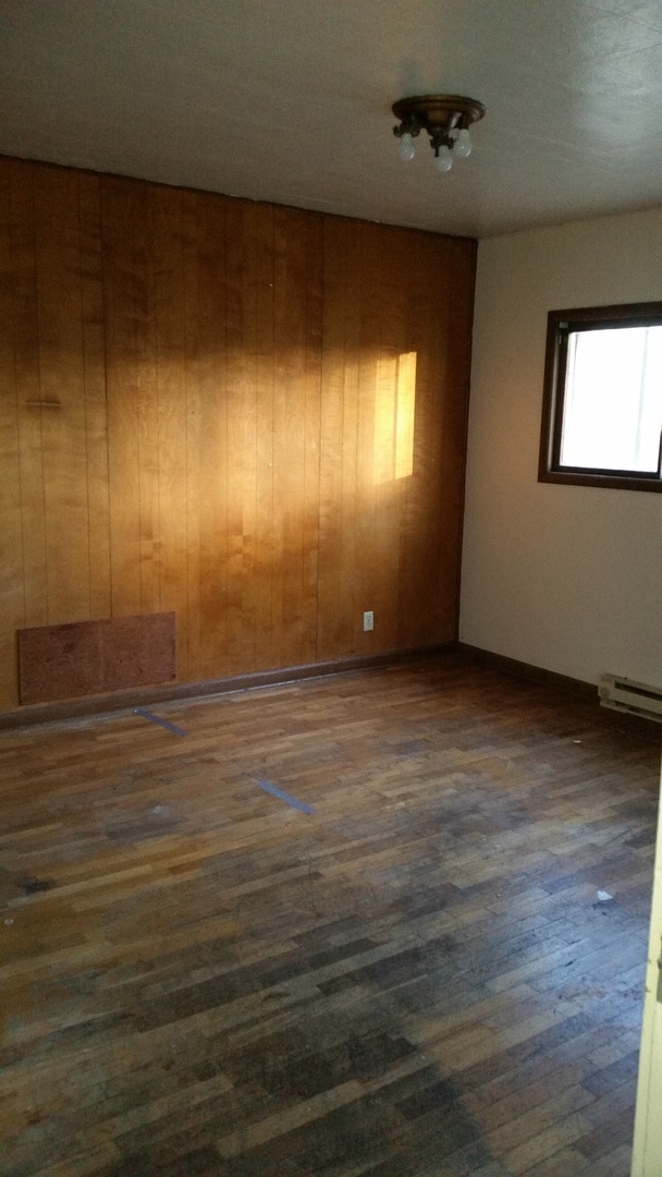 Building Photo - Large 3 br near YVCC