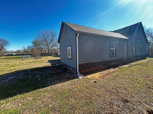 Building Photo - Renovated 3 Bed, 2 Bath Home in Bonham!