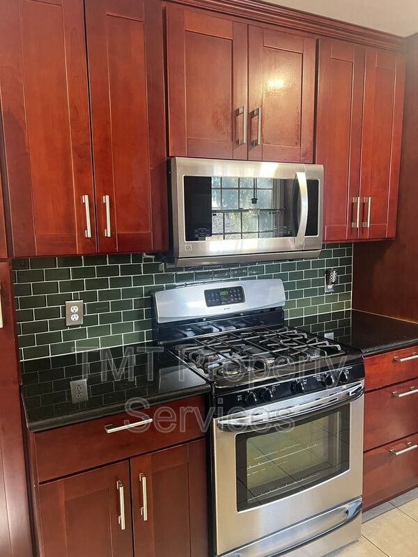 Building Photo - 5536 D St