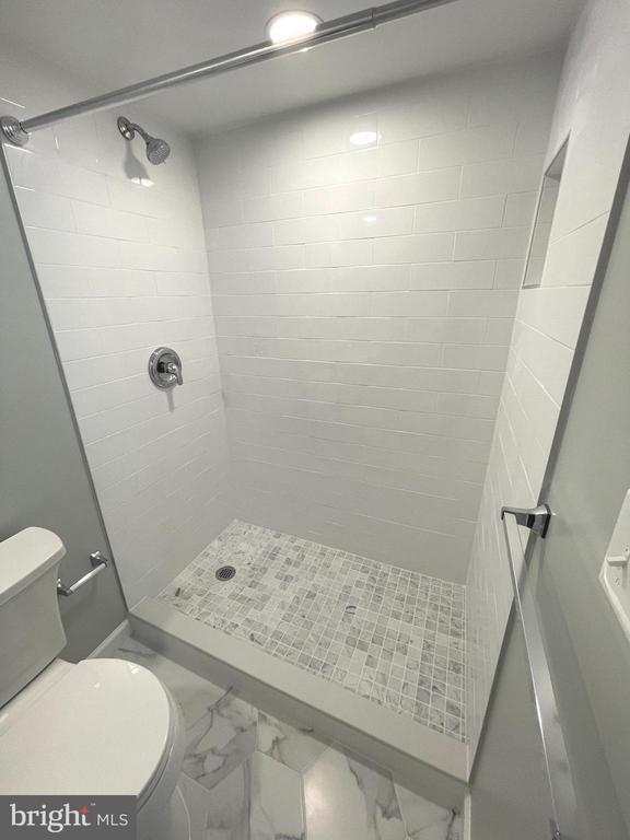 Building Photo - 7132 Parkview Ave