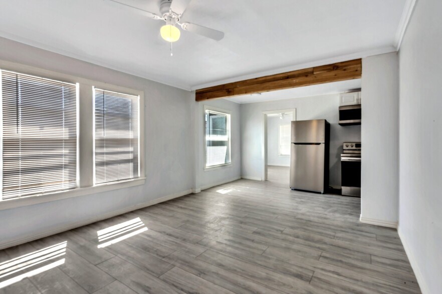 Building Photo - 305 N Robinson St